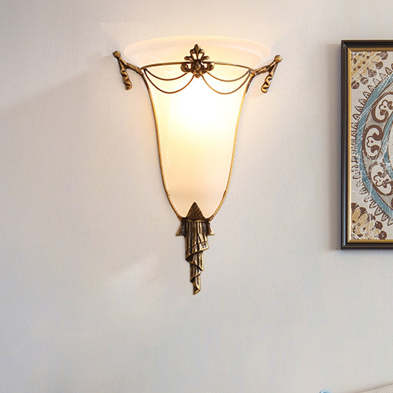 Skørter | Brass Wall Lamp Traditionary Opal Glass 1 Head Wall Mounted Lighting for Next to the Bed