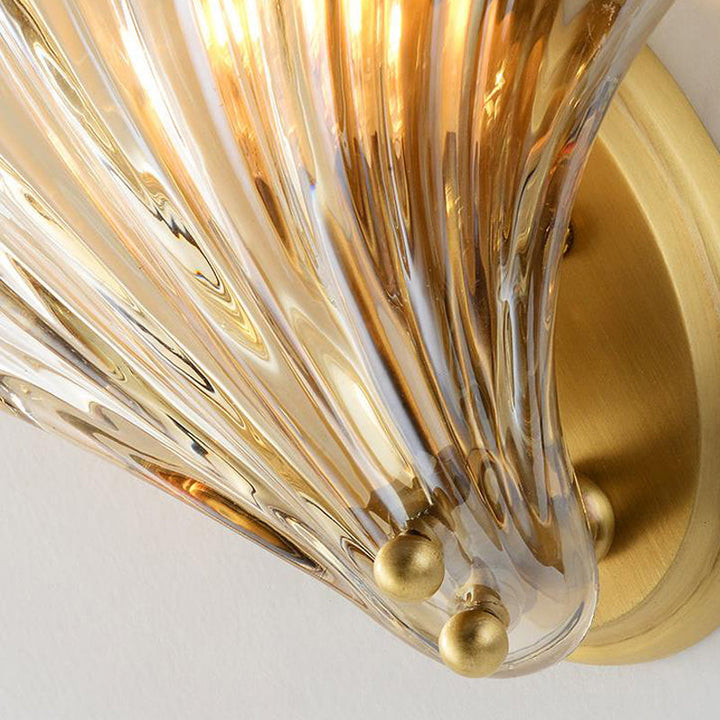 Skørter | Traditional Scalloped Wall Lighting Clear Glass 1 Head Wall Lamp in Brass