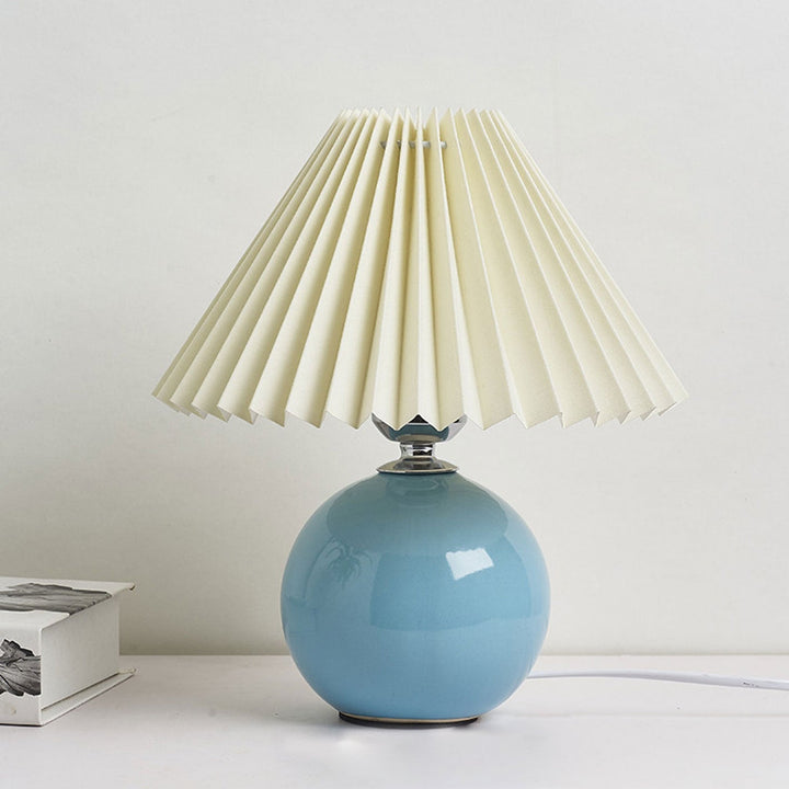 Lisslune | Nordic minimalist 1-light table lamp made of ceramic with pleats