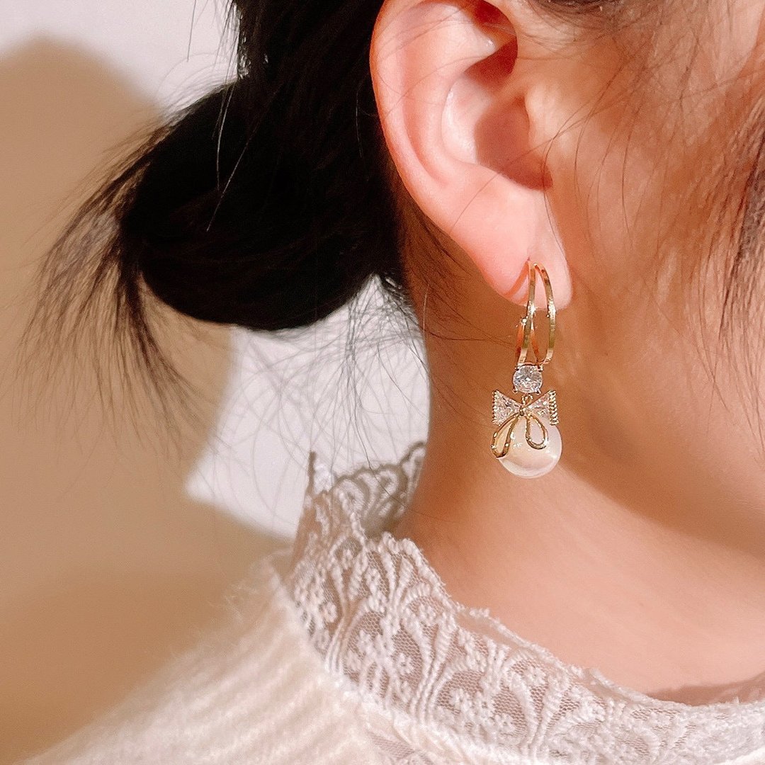 Lisslune | Bow Pearl Earrings
