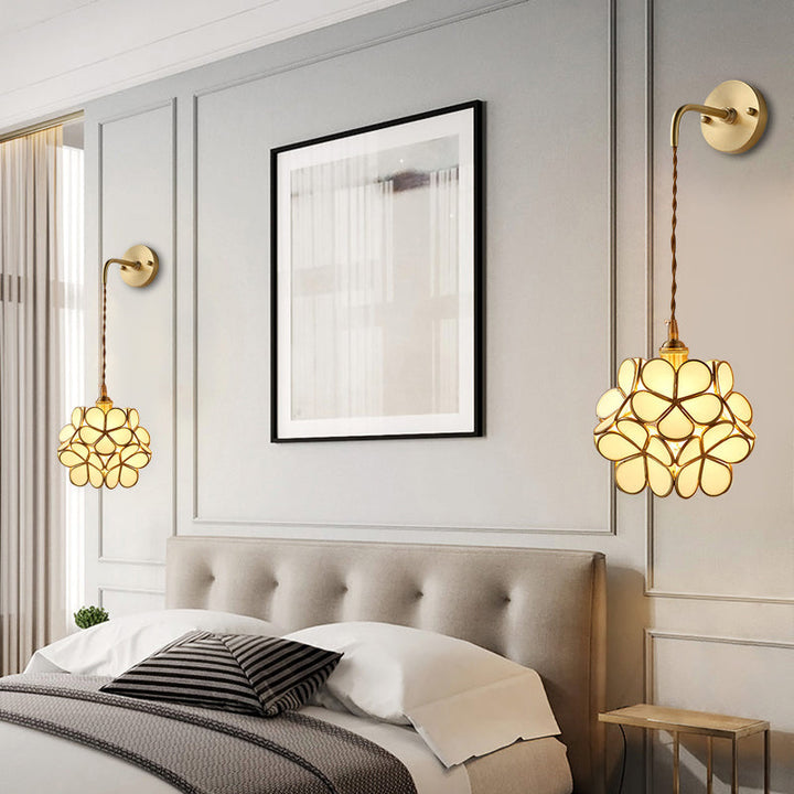 Skørter | 1 Bulb Bedroom Wall Switch Lamp Traditional Wall Lighting with Flower White/Pink/Blue Glass Shade