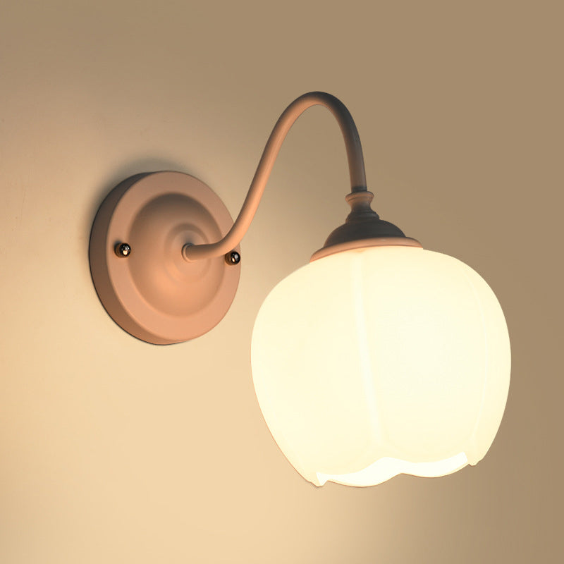 Skørter | 1-Light Flower Bud Wall Light Lamp Country Style White Glass Wall Lighting with Goose Feather Arm
