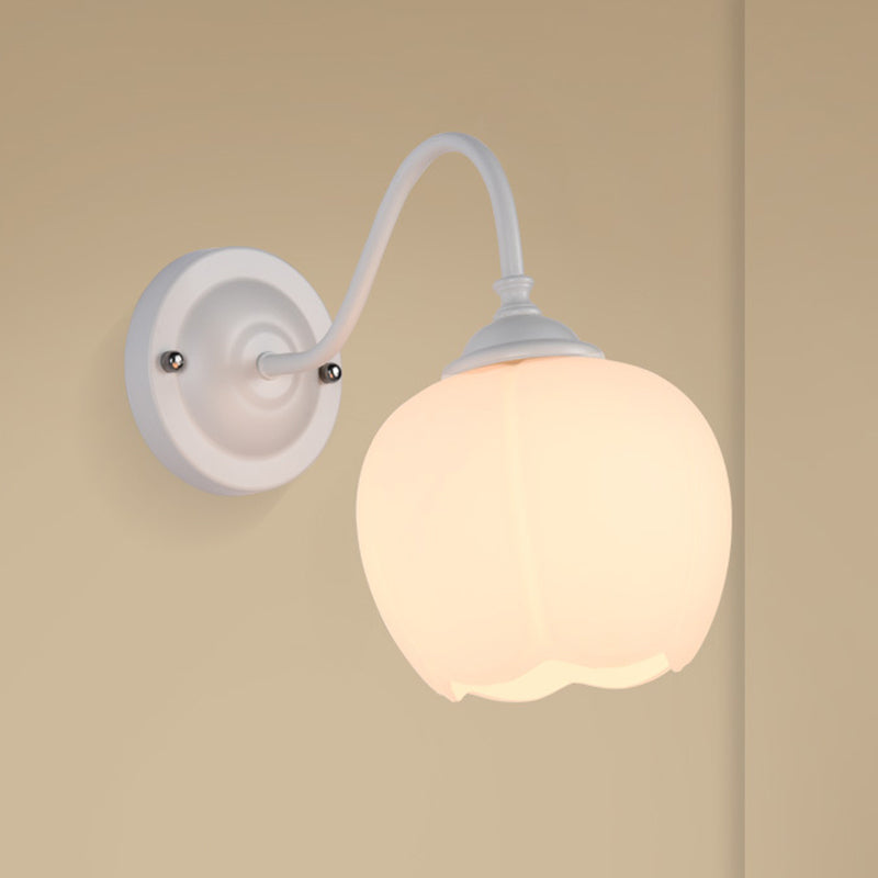 Skørter | 1-Light Flower Bud Wall Light Lamp Country Style White Glass Wall Lighting with Goose Feather Arm