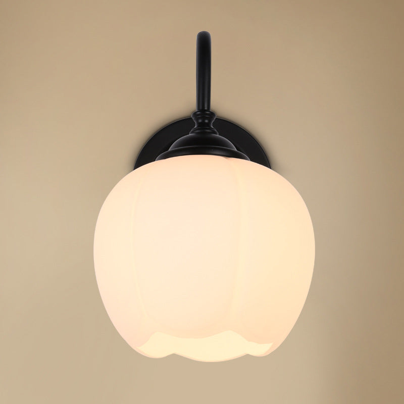 Skørter | 1-Light Flower Bud Wall Light Lamp Country Style White Glass Wall Lighting with Goose Feather Arm