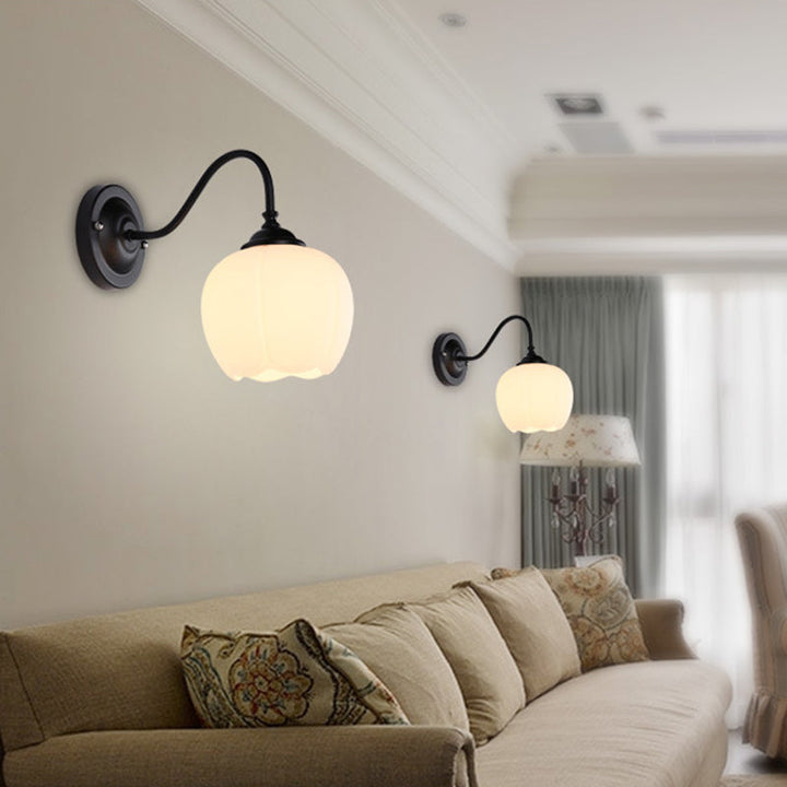 Skørter | 1-Light Flower Bud Wall Light Lamp Country Style White Glass Wall Lighting with Goose Feather Arm