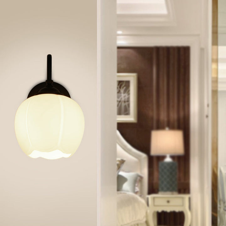 Skørter | 1-Light Flower Bud Wall Light Lamp Country Style White Glass Wall Lighting with Goose Feather Arm