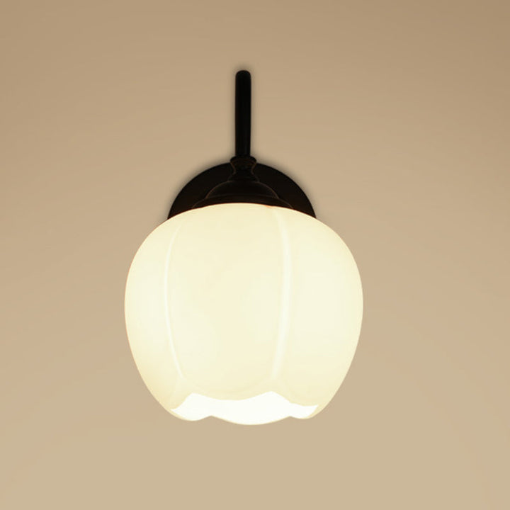 Skørter | 1-Light Flower Bud Wall Light Lamp Country Style White Glass Wall Lighting with Goose Feather Arm