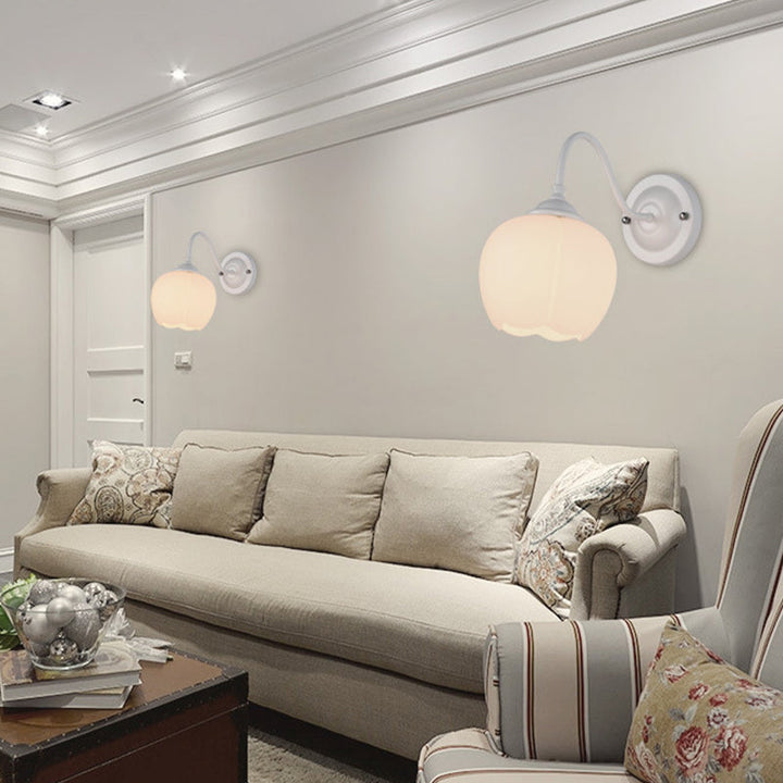 Skørter | 1-Light Flower Bud Wall Light Lamp Country Style White Glass Wall Lighting with Goose Feather Arm