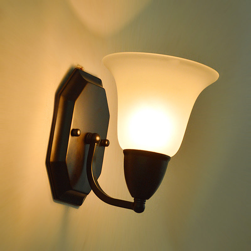 Skørter | Frosted Glass Flared Wall Lamp Country House Style Single Corridor Wall Light in Black