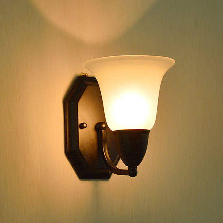 Skørter | Frosted Glass Flared Wall Lamp Country House Style Single Corridor Wall Light in Black