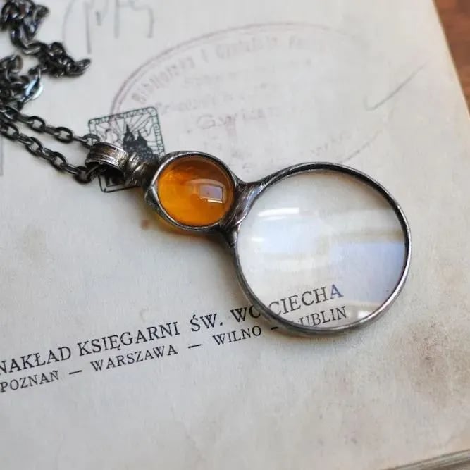 Lisslune | Necklace with magnifying pendant