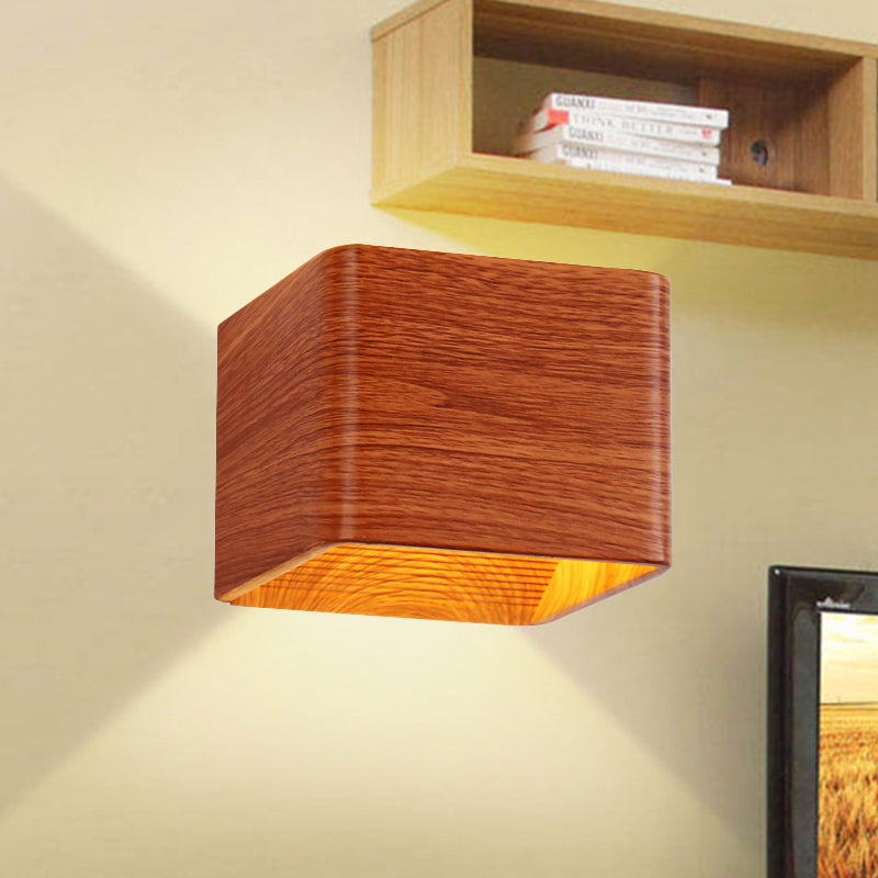 Skørter | Cube Wall Lamp Modern Wooden 1-Light Living Room Wall-Mounted Up and Down Lighting Fixture in Warm/White Light