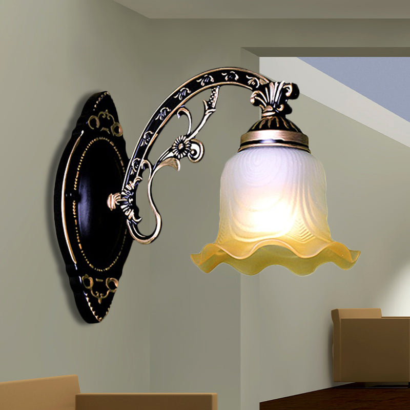 Skørter | Black/White scalloped wall lamp Retro frosted glass shade 1/2-light dining room wall lamp with curved arm