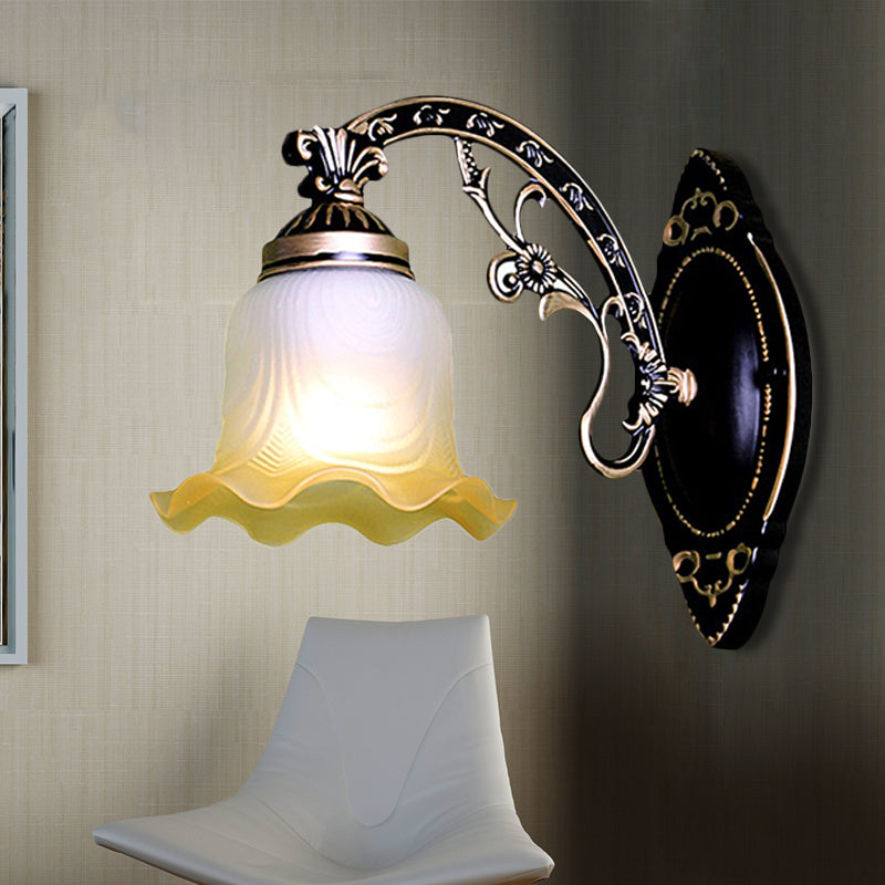 Skørter | Black/White scalloped wall lamp Retro frosted glass shade 1/2-light dining room wall lamp with curved arm