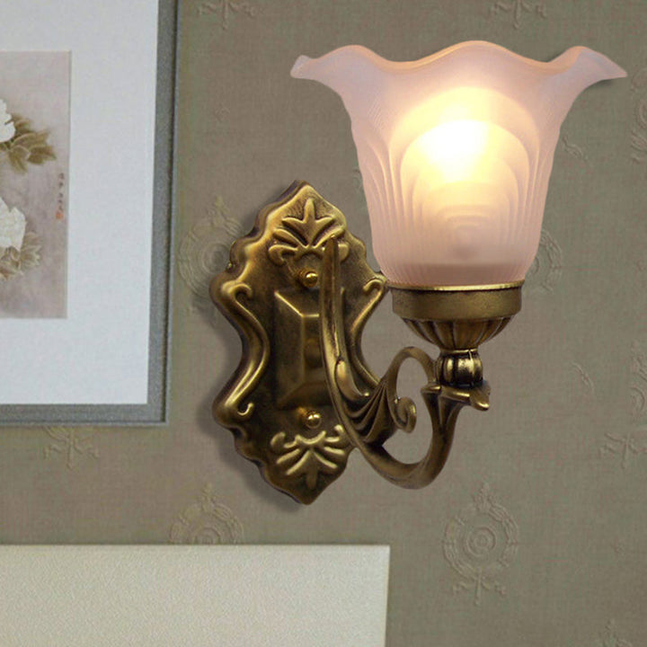 Skørter | Bronze Flower Wall Lamp Traditional White Glass Shade 1-Light Living Room Wall Lamp with Curved Arm