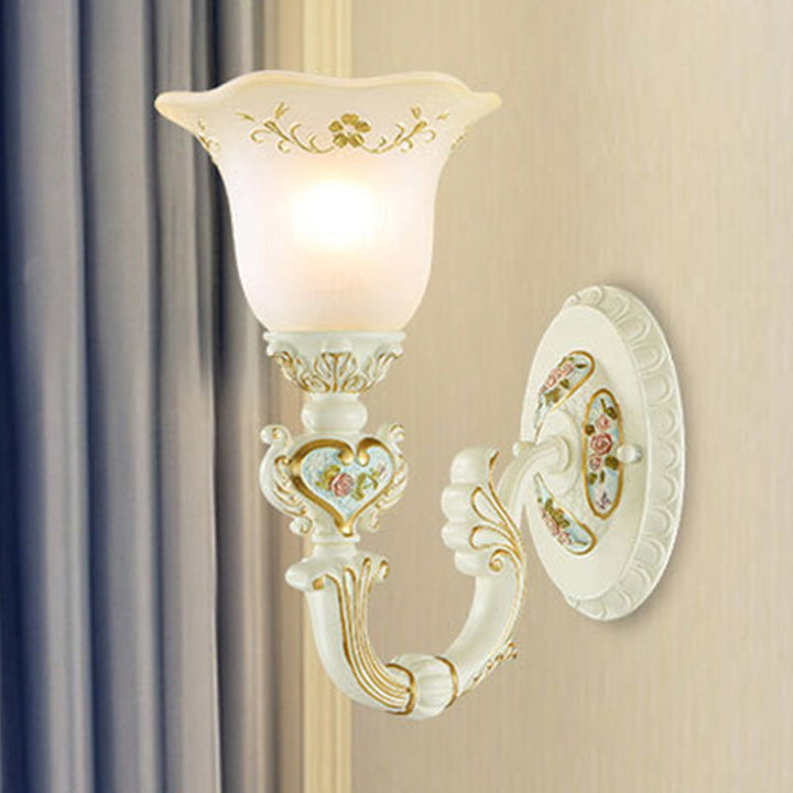 Skørter | 1-Light Wall Lamp Retro Flower Matte Glass Wall Light with Carved Arm in White for Veranda