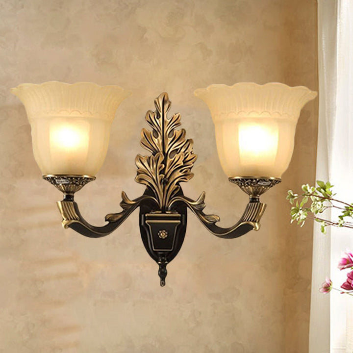 Skørter | 1/2-Light Wall Sconce Traditional Bloom Frosted Glass Sconce Light with Curved Arm in Black for Hallway