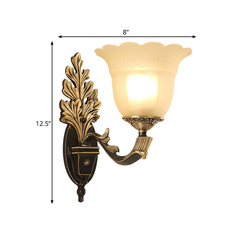 Skørter | 1/2-Light Wall Sconce Traditional Bloom Frosted Glass Sconce Light with Curved Arm in Black for Hallway