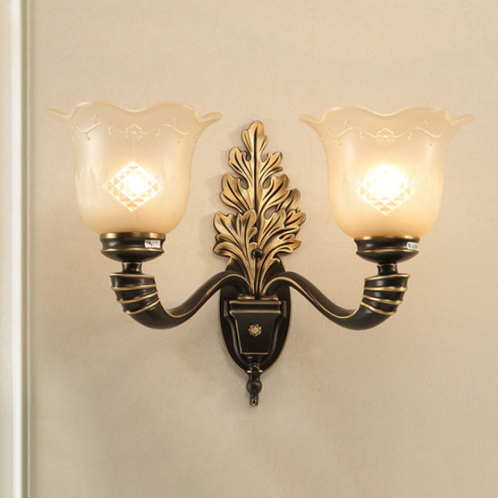 Skørter | 1/2-Light Wall Lamp Vintage Blossom carved glass wall lamp with curved arm in black for the living room