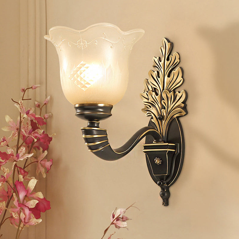 Skørter | 1/2-Light Wall Lamp Vintage Blossom carved glass wall lamp with curved arm in black for the living room
