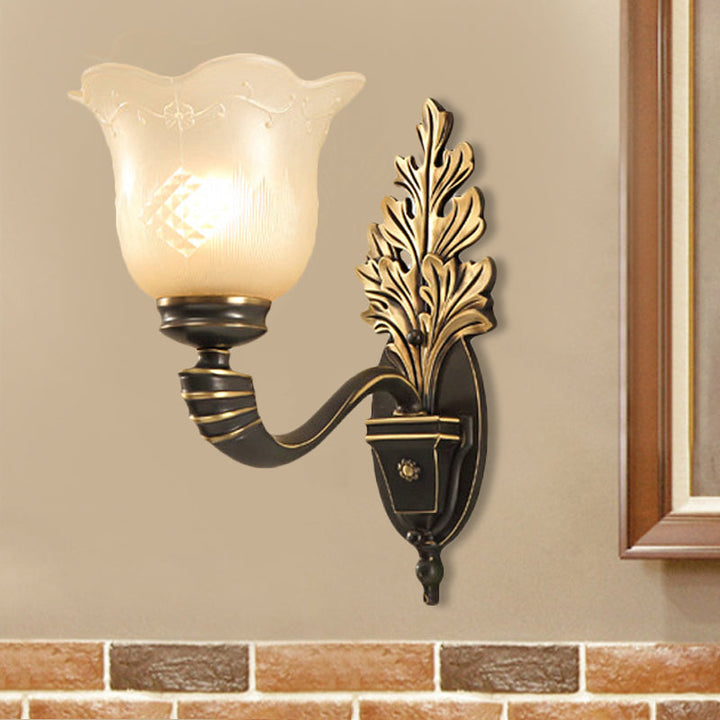 Skørter | 1/2-Light Wall Lamp Vintage Blossom carved glass wall lamp with curved arm in black for the living room