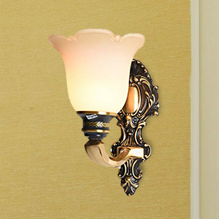 Skørter | Floral Bedroom Wall Lamp Light Traditional White Glass 1/2-Light Brass Wall Light with Metal Curved Arm