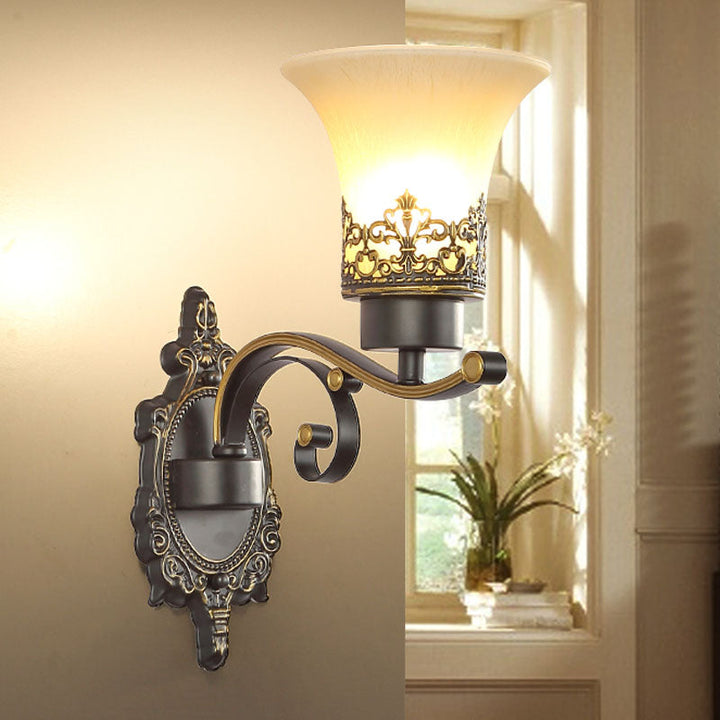 Skørter | Traditional Expandable Wall Lamp 1/2-Light Frosted Glass Shade Wall Lamp Light in Black for Living Room