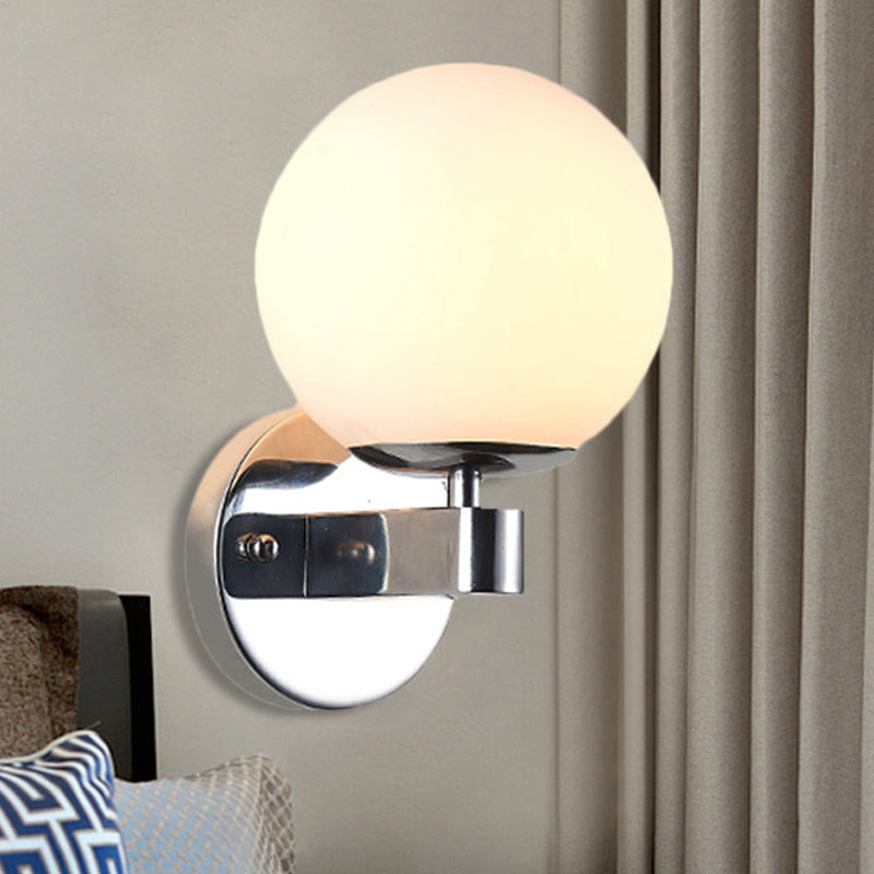 Skørter | Single bulb wall light with spherical opaline glass vintage style bedroom wall light in chrome/gold
