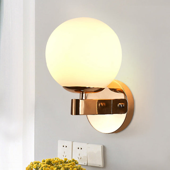 Skørter | Single bulb wall light with spherical opaline glass vintage style bedroom wall light in chrome/gold