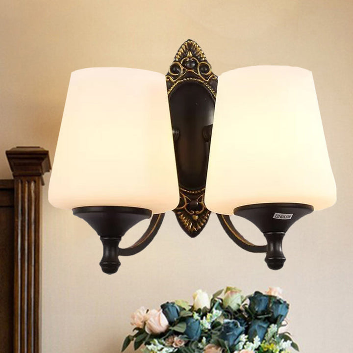 Skørter | Retro Conical Wall Light 1/2-Light White Glass Wall Mounted Light with Metal Curved Arm in Black