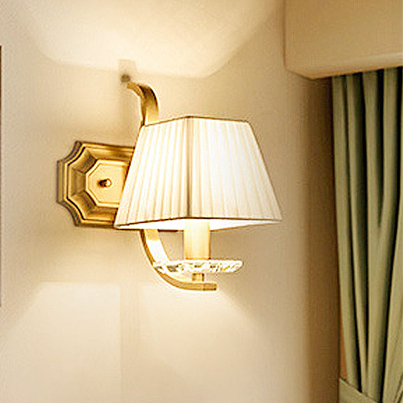 Skørter | Trapezium Fabric Shade Wall Lamp Vintage 1/2-Head Bedroom Wall Mount Lamp in Gold