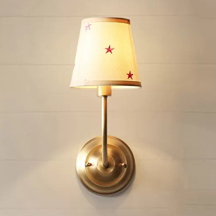 Skørter | 1 Head Tapered Shade Wall Lamp in Traditional Style, Fabric Metal Wall Light in Gold for Children's Room