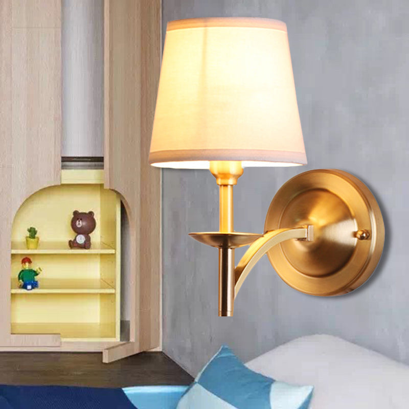 Skørter | 1 Head Tapered Shade Wall Lamp in Traditional Style, Fabric Metal Wall Light in Gold for Children's Room