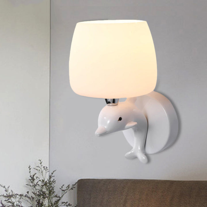 Skørter | Frosted Glass Urn Wall Lamp Modern Stylish Wall Lighting in White Finish for the Office