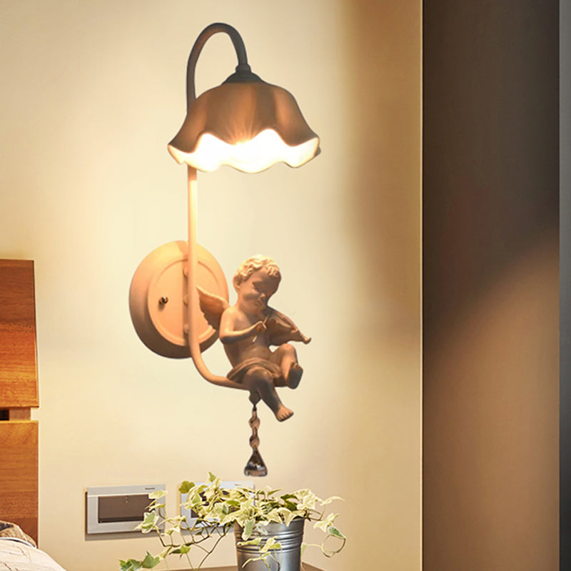 Skørter | Modern Flower Wall Lamp with Angel 1 Light Metal Wall Light in White for the Bathroom