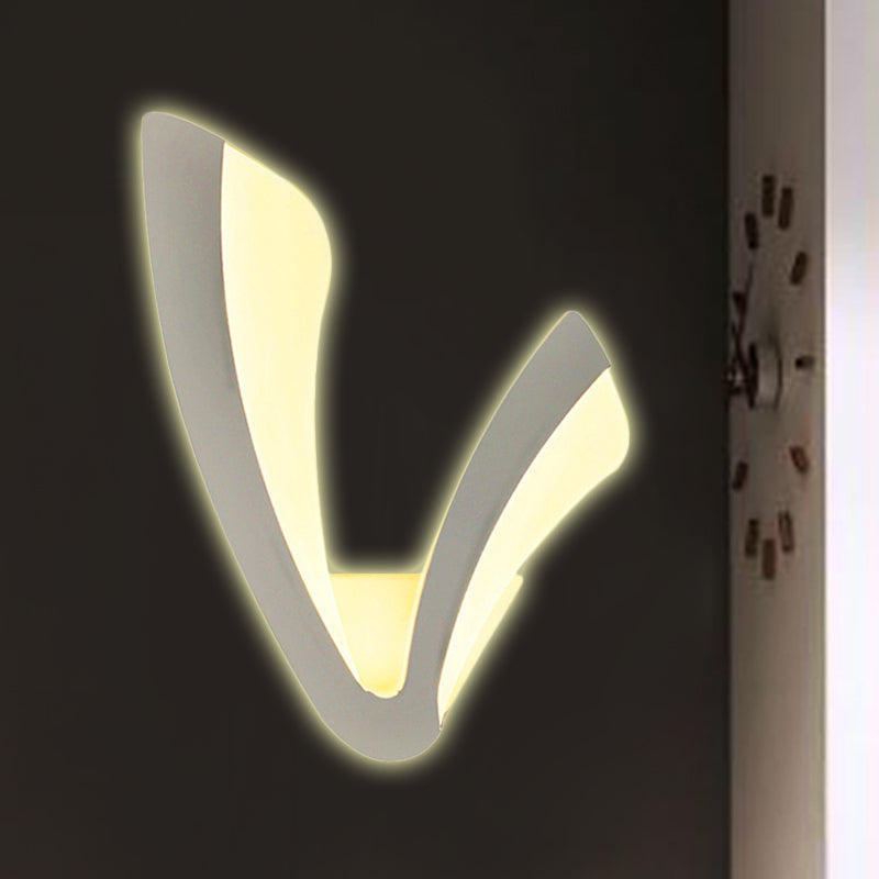 Skørter | Simple style horn-shaped wall lamp acrylic white LED wall light for living room