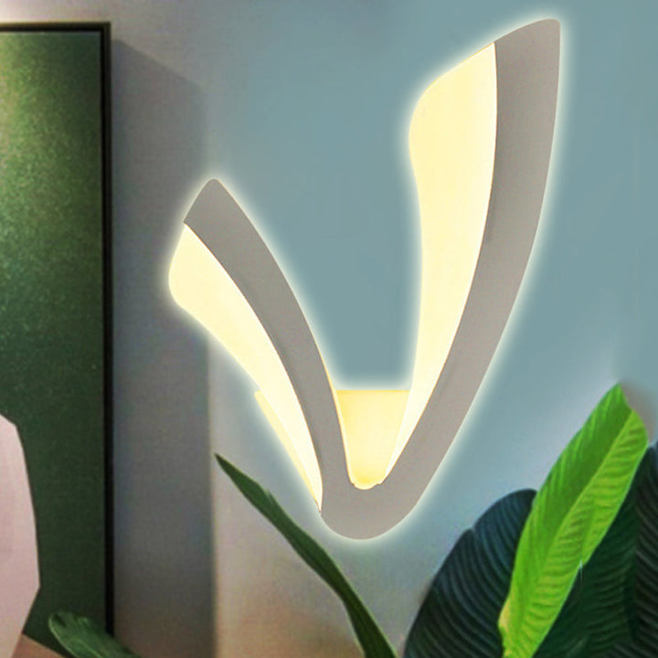 Skørter | Simple style horn-shaped wall lamp acrylic white LED wall light for living room