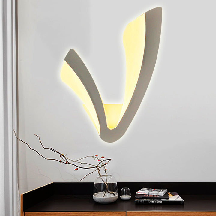 Skørter | Simple style horn-shaped wall lamp acrylic white LED wall light for living room