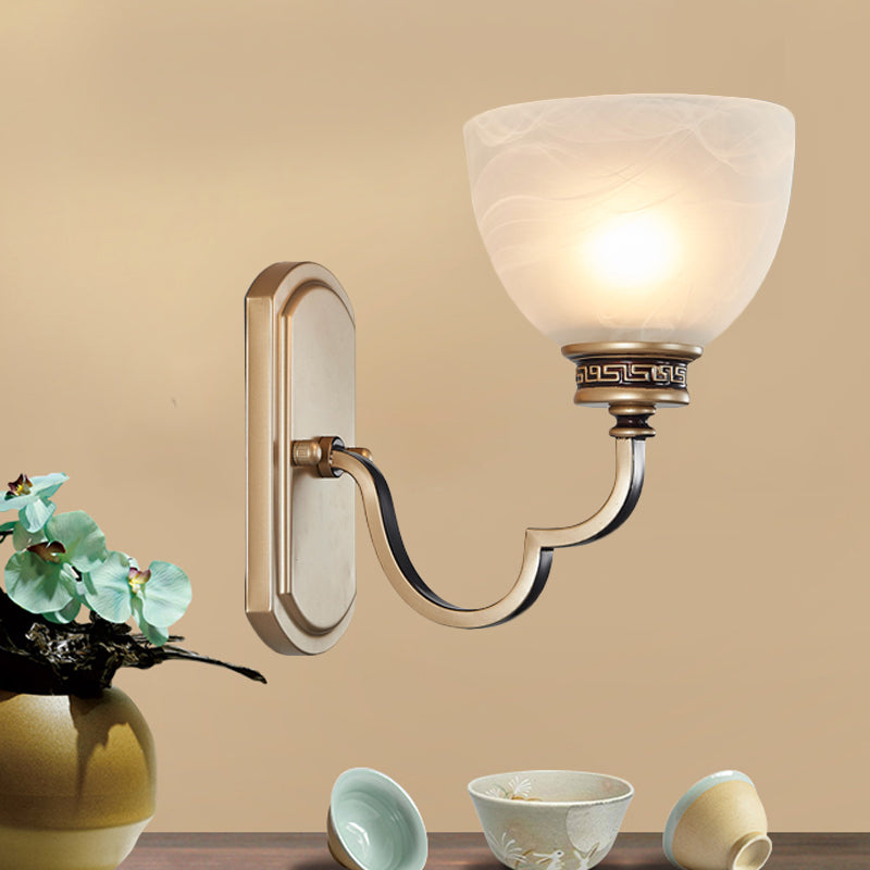 Skørter | Gold Dome Wall Mount Light Traditional Frosted Glass 1/2-Light Living Room Wall Lamp with Wavy Arm