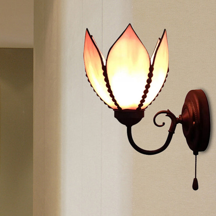Lisslune | A light Petal wall lighting with curved arm and pull chain, stained glass rustic wall lamp