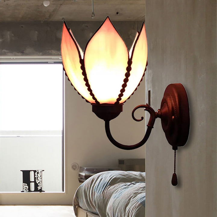 Lisslune | A light Petal wall lighting with curved arm and pull chain, stained glass rustic wall lamp
