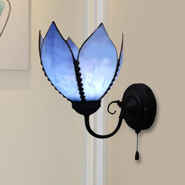 Lisslune | A light Petal wall lighting with curved arm and pull chain, stained glass rustic wall lamp