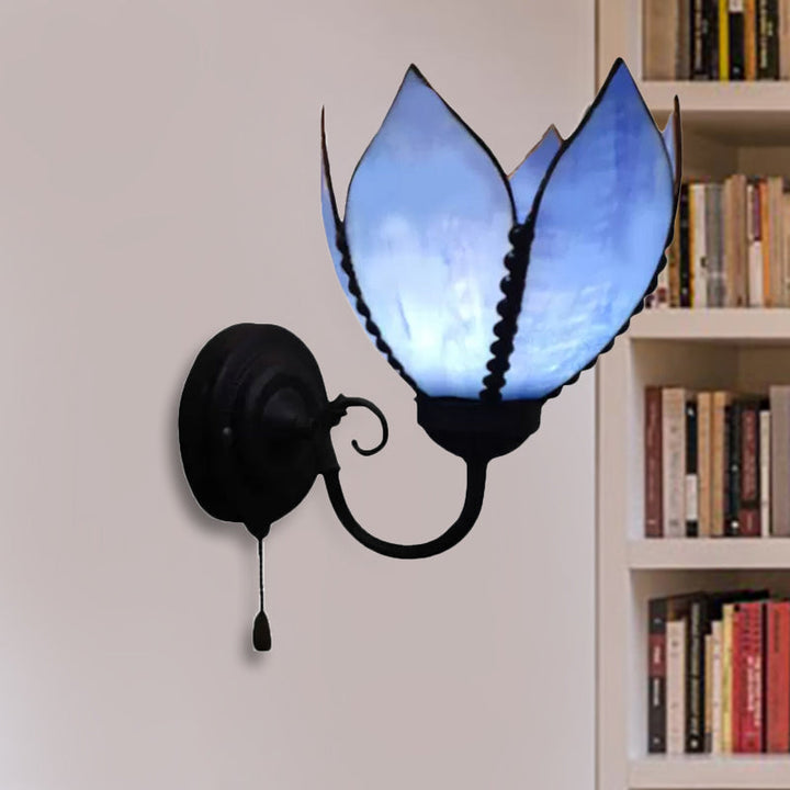 Lisslune | A light Petal wall lighting with curved arm and pull chain, stained glass rustic wall lamp
