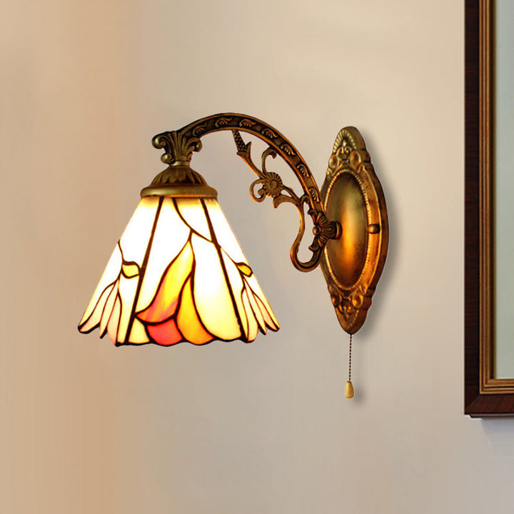 Lisslune | Flower Wall Mount Light Lodge Tiffany 1 Light Wall Lighting in Antique Brass for Bedroom