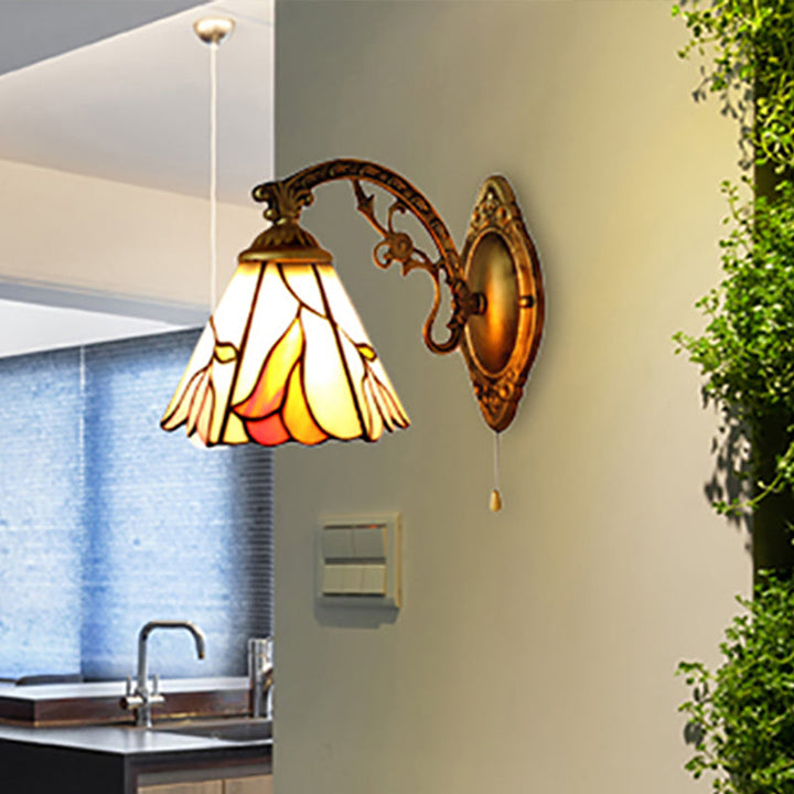 Lisslune | Flower Wall Mount Light Lodge Tiffany 1 Light Wall Lighting in Antique Brass for Bedroom