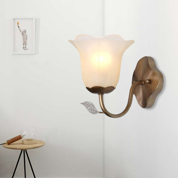 Skørter | 1 Light Flared Vanity Lamp Traditional White Glass Wall Lamp for Dining Room with Curved Arm