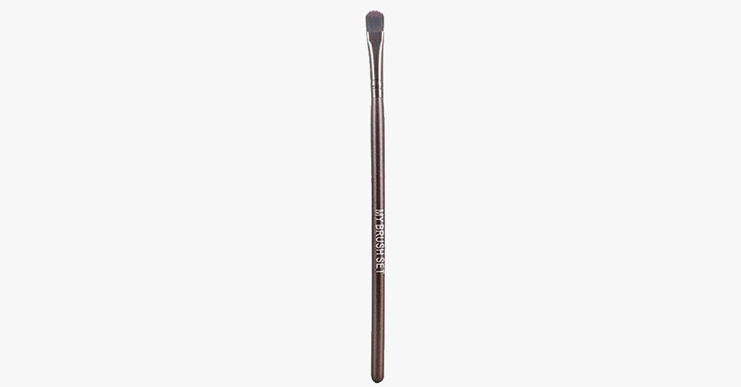 Lisslune | Medium Eyeshadow Brush - Fits Your Personality and Style