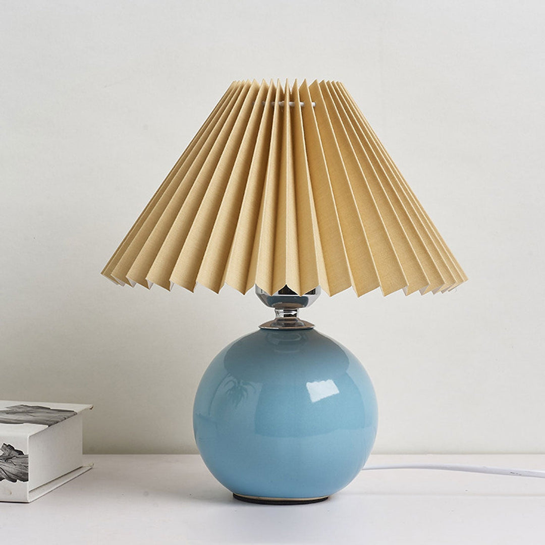 Lisslune | Nordic minimalist 1-light table lamp made of ceramic with pleats