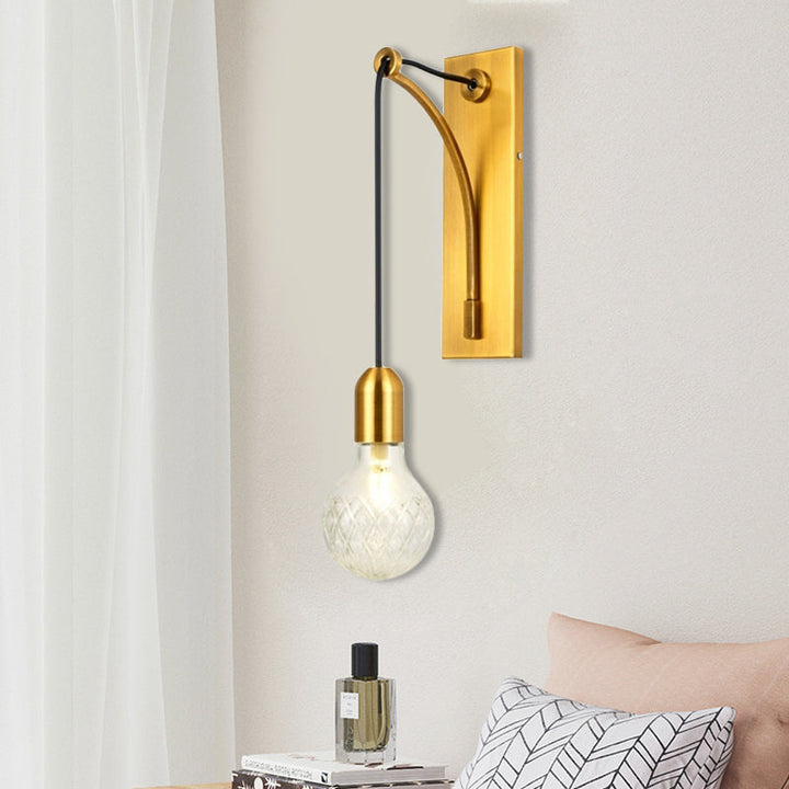 Skørter | Single Exposed Bulb Wall Mounted Lamp Simple Clear Checkered Glass Wall Light with Gold Metal Backplate