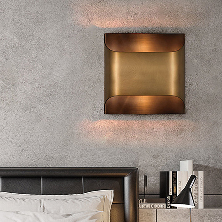 Skørter | Colonial Square/Rectangular Wall Lamp 1 Main Metal Surface Mounted Wall Lamp in Brass for Bedroom